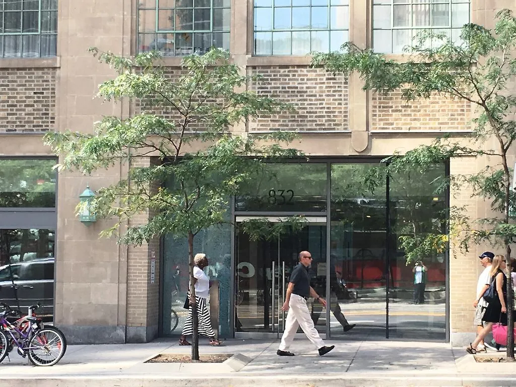 Apartment Canada Suites - 832 Bay St. Toronto