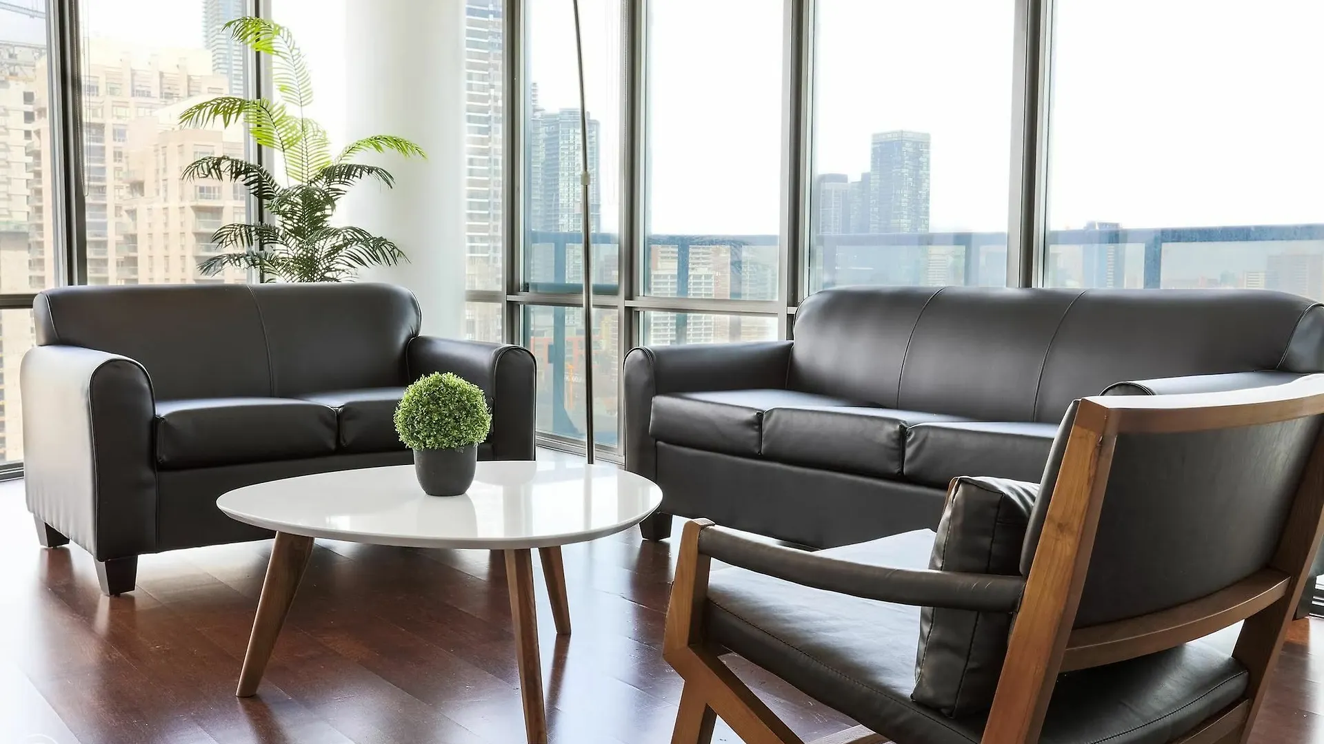 Canada Suites - 832 Bay St. Toronto Canada